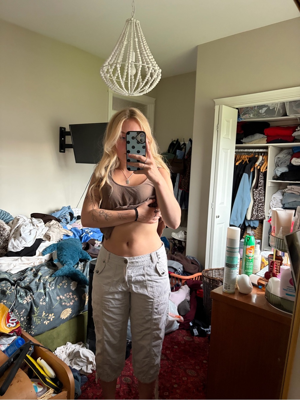 Relaxed Women’s Cargo Capris in Light Gray